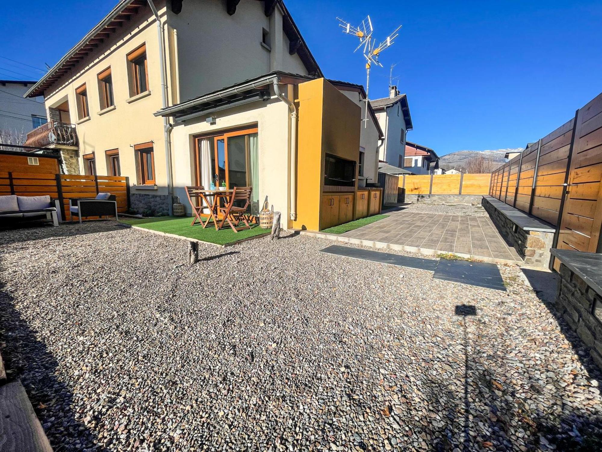 Bonita Casa. Gran Jardin. Con Wifi. Villa Bourg-Madame Exterior photo