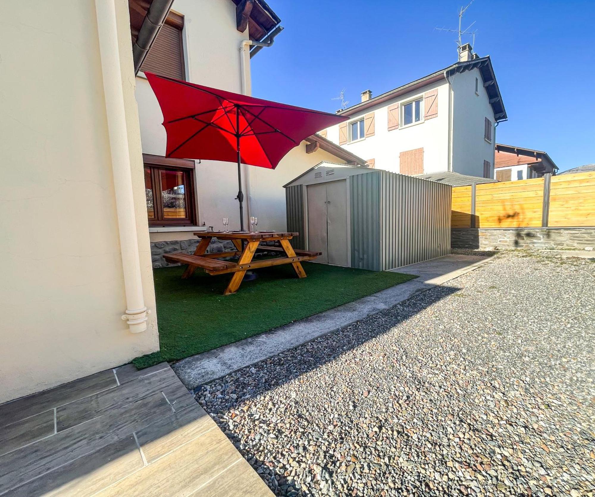 Bonita Casa. Gran Jardin. Con Wifi. Villa Bourg-Madame Exterior photo